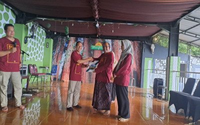 SMA N 1 Karanganyar menggelar acara Perpisahan dan Serah Terima Jabatan Ketua DWP di The Manglung, Yogyakarta.