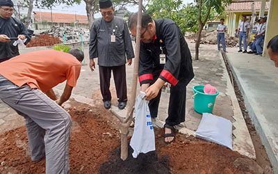 Penanaman 1000 Pohon di SMANSKA